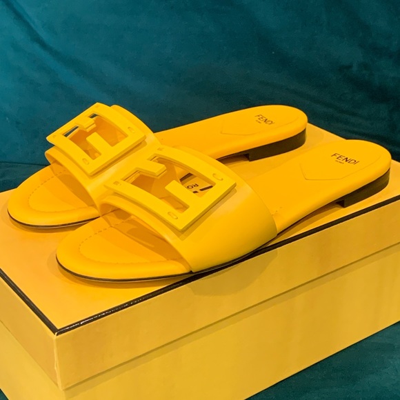 SOLD-Fendi slide sandals size 38 - Picture 2 of 6